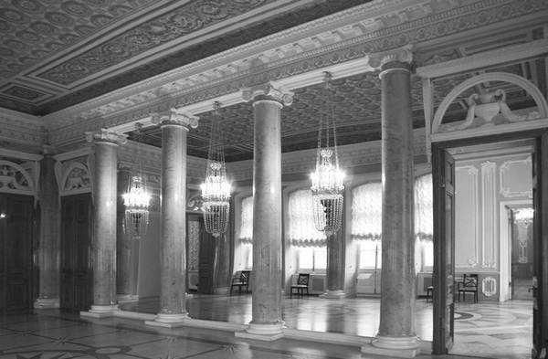 Иллюстрация к книге — Строгоновы. 500 лет рода. Выше только цари [i_098.jpg]