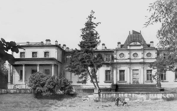 Иллюстрация к книге — Строгоновы. 500 лет рода. Выше только цари [i_201.jpg]