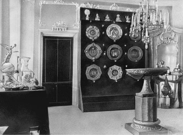 Иллюстрация к книге — Строгоновы. 500 лет рода. Выше только цари [i_208.jpg]