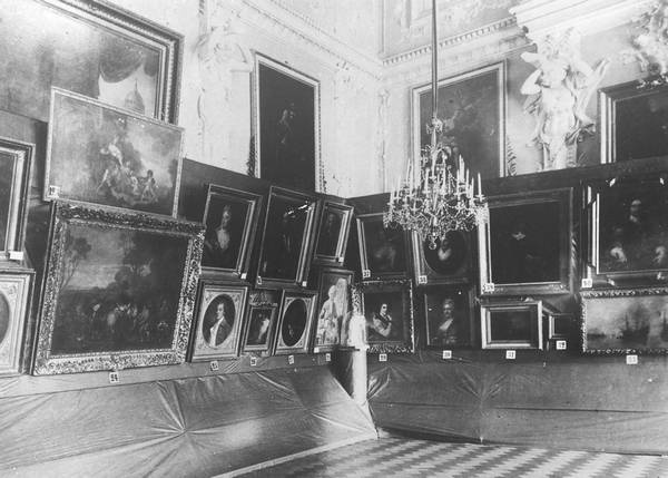 Иллюстрация к книге — Строгоновы. 500 лет рода. Выше только цари [i_210.jpg]