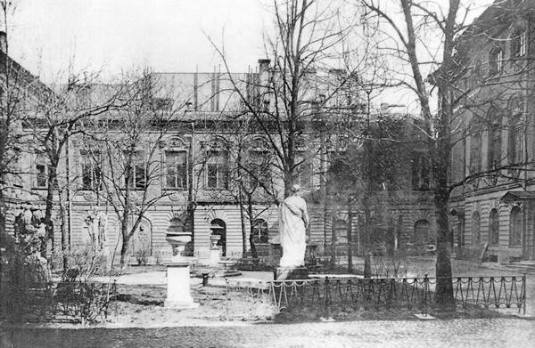 Иллюстрация к книге — Строгоновы. 500 лет рода. Выше только цари [i_234.jpg]