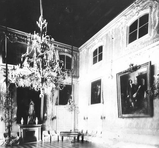 Иллюстрация к книге — Строгоновы. 500 лет рода. Выше только цари [i_347.jpg]