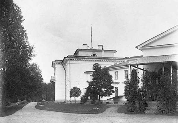 Иллюстрация к книге — Строгоновы. 500 лет рода. Выше только цари [i_354.jpg]