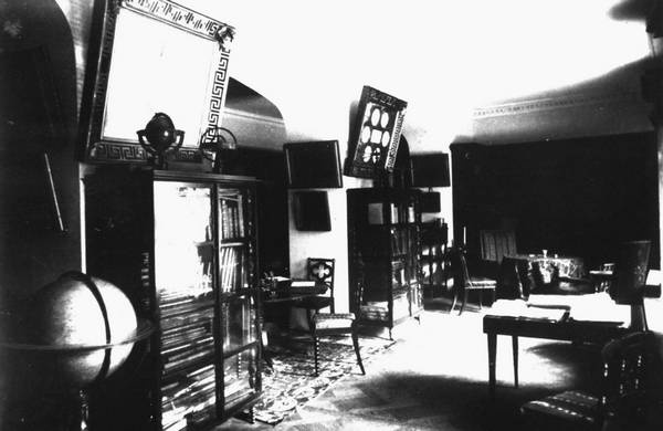 Иллюстрация к книге — Строгоновы. 500 лет рода. Выше только цари [i_373.jpg]