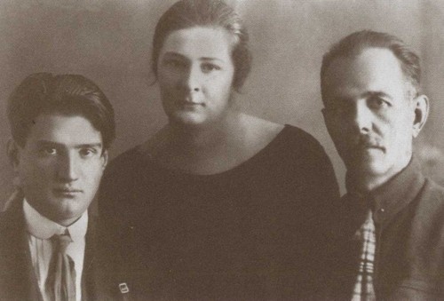 Иллюстрация к книге — Курчатов [i_017.jpg]