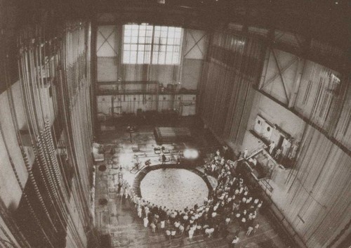 Иллюстрация к книге — Курчатов [i_030.jpg]