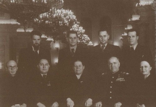 Иллюстрация к книге — Курчатов [i_033.jpg]