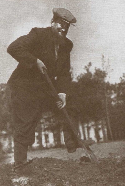 Иллюстрация к книге — Курчатов [i_034.jpg]