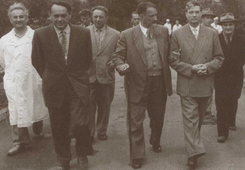 Иллюстрация к книге — Курчатов [i_042.jpg]