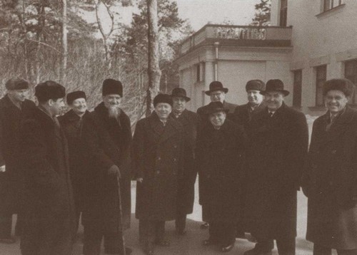 Иллюстрация к книге — Курчатов [i_045.jpg]