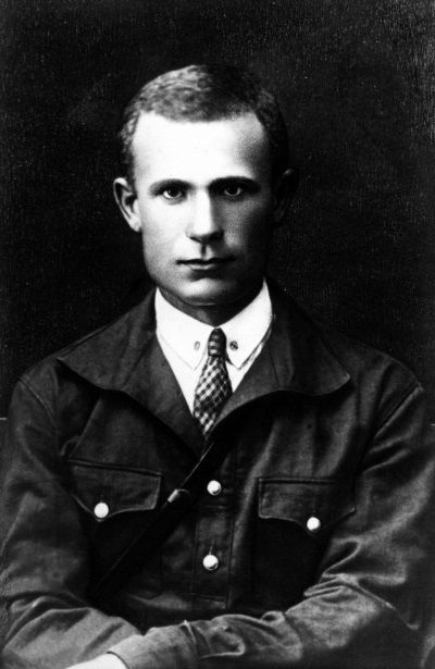 Иллюстрация к книге — &quot;Пламенные моторы&quot; Архипа Люльки [i_006.jpg]