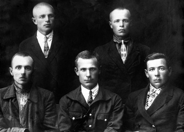 Иллюстрация к книге — &quot;Пламенные моторы&quot; Архипа Люльки [i_007.jpg]