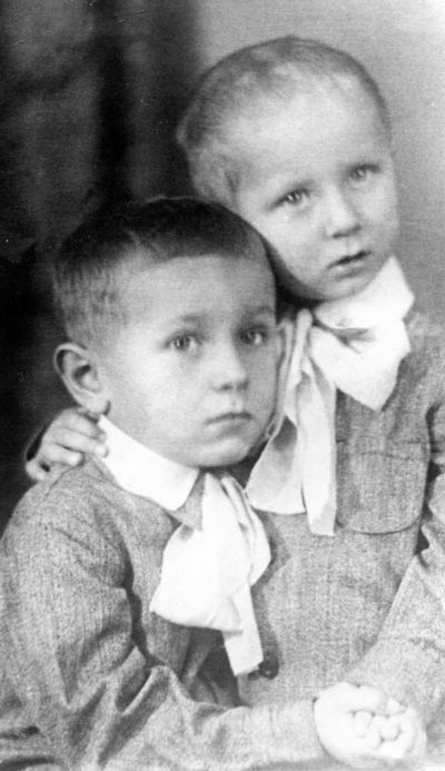 Иллюстрация к книге — &quot;Пламенные моторы&quot; Архипа Люльки [i_010.jpg]