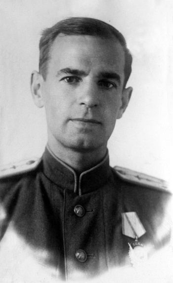 Иллюстрация к книге — &quot;Пламенные моторы&quot; Архипа Люльки [i_015.jpg]