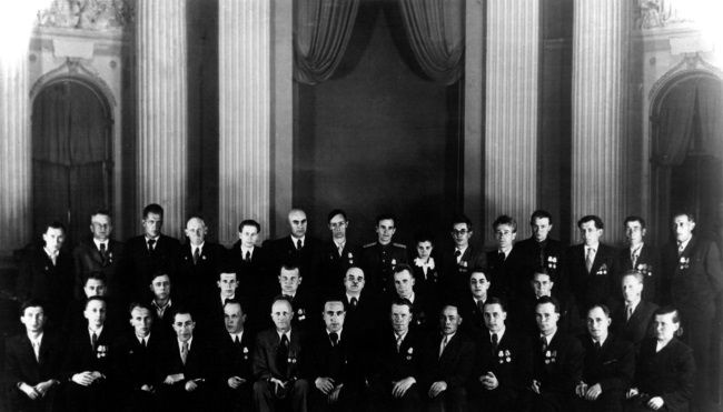 Иллюстрация к книге — &quot;Пламенные моторы&quot; Архипа Люльки [i_019.jpg]