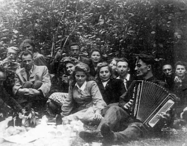 Иллюстрация к книге — &quot;Пламенные моторы&quot; Архипа Люльки [i_023.jpg]