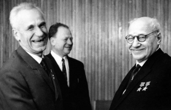 Иллюстрация к книге — &quot;Пламенные моторы&quot; Архипа Люльки [i_031.jpg]