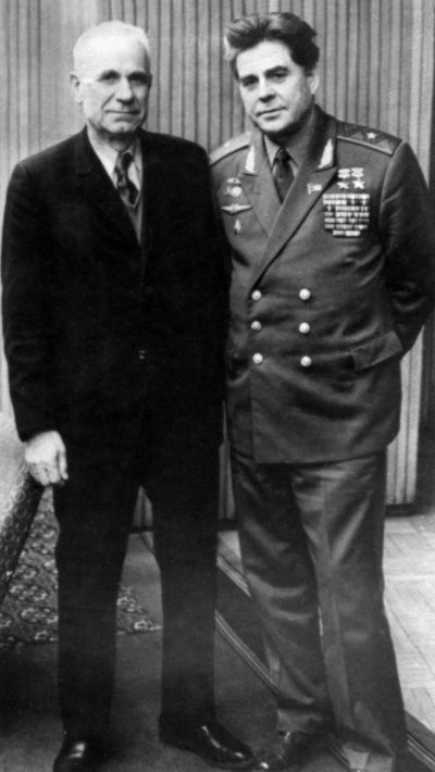 Иллюстрация к книге — &quot;Пламенные моторы&quot; Архипа Люльки [i_035.jpg]