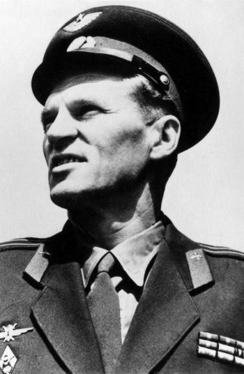 Иллюстрация к книге — &quot;Пламенные моторы&quot; Архипа Люльки [i_037.jpg]