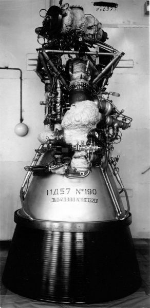 Иллюстрация к книге — &quot;Пламенные моторы&quot; Архипа Люльки [i_049.jpg]