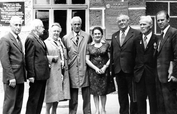 Иллюстрация к книге — &quot;Пламенные моторы&quot; Архипа Люльки [i_057.jpg]