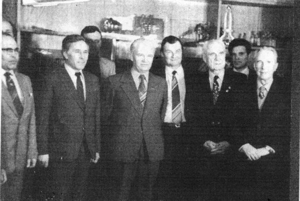 Иллюстрация к книге — &quot;Пламенные моторы&quot; Архипа Люльки [i_061.jpg]