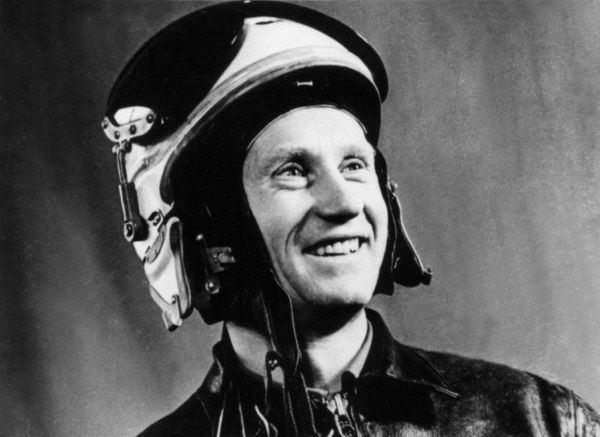 Иллюстрация к книге — &quot;Пламенные моторы&quot; Архипа Люльки [i_078.jpg]