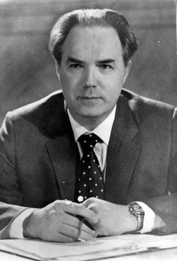 Иллюстрация к книге — &quot;Пламенные моторы&quot; Архипа Люльки [i_079.jpg]