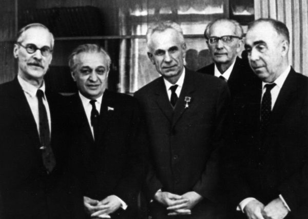 Иллюстрация к книге — &quot;Пламенные моторы&quot; Архипа Люльки [i_080.jpg]