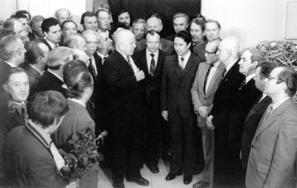 Иллюстрация к книге — &quot;Пламенные моторы&quot; Архипа Люльки [i_089.jpg]