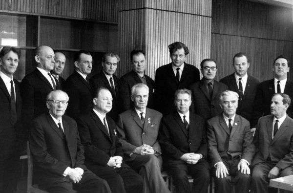 Иллюстрация к книге — &quot;Пламенные моторы&quot; Архипа Люльки [i_090.jpg]