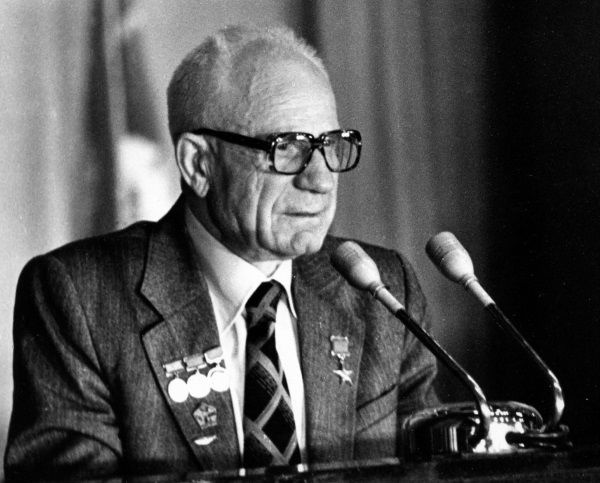 Иллюстрация к книге — &quot;Пламенные моторы&quot; Архипа Люльки [i_096.jpg]