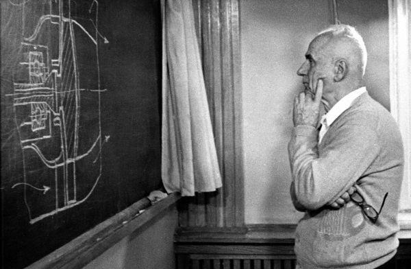 Иллюстрация к книге — &quot;Пламенные моторы&quot; Архипа Люльки [i_097.jpg]