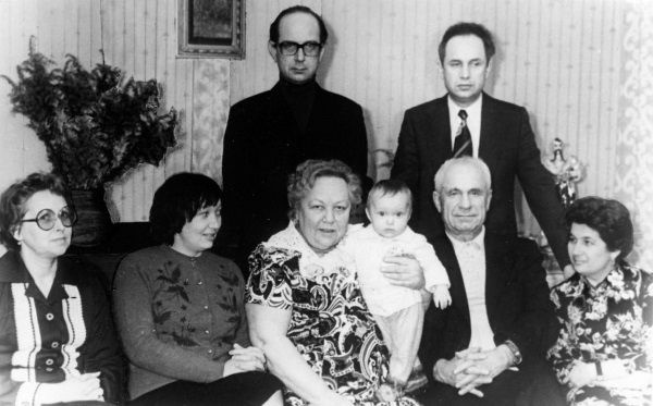 Иллюстрация к книге — &quot;Пламенные моторы&quot; Архипа Люльки [i_098.jpg]