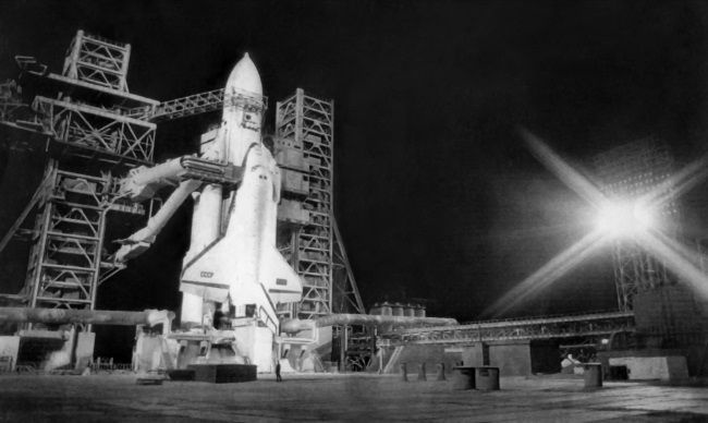 Иллюстрация к книге — &quot;Пламенные моторы&quot; Архипа Люльки [i_114.jpg]