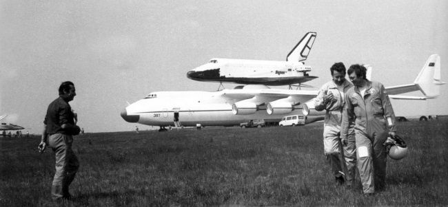 Иллюстрация к книге — &quot;Пламенные моторы&quot; Архипа Люльки [i_115.jpg]