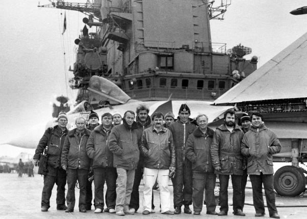 Иллюстрация к книге — &quot;Пламенные моторы&quot; Архипа Люльки [i_130.jpg]