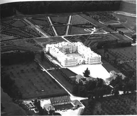 Иллюстрация к книге — Бирон [i_033.jpg]