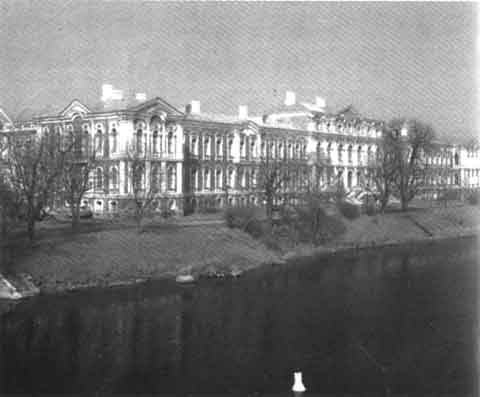 Иллюстрация к книге — Бирон [i_038.jpg]