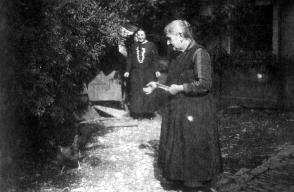 Иллюстрация к книге — Загубленная жизнь Евы Браун [i_007.jpg]