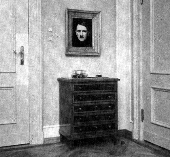 Иллюстрация к книге — Загубленная жизнь Евы Браун [i_027.jpg]