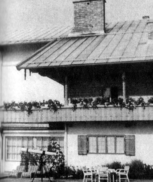 Иллюстрация к книге — Загубленная жизнь Евы Браун [i_029.jpg]