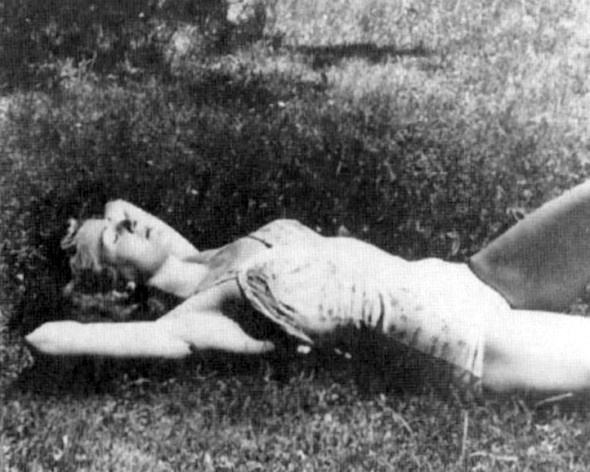 Иллюстрация к книге — Загубленная жизнь Евы Браун [i_038.jpg]