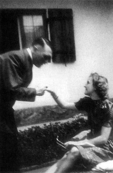 Иллюстрация к книге — Загубленная жизнь Евы Браун [i_043.jpg]