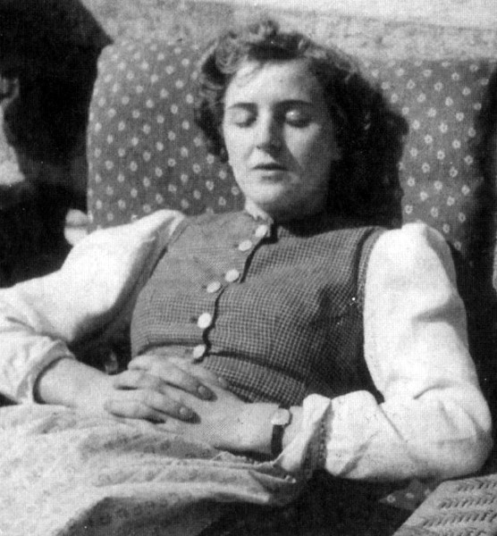 Иллюстрация к книге — Загубленная жизнь Евы Браун [i_055.jpg]