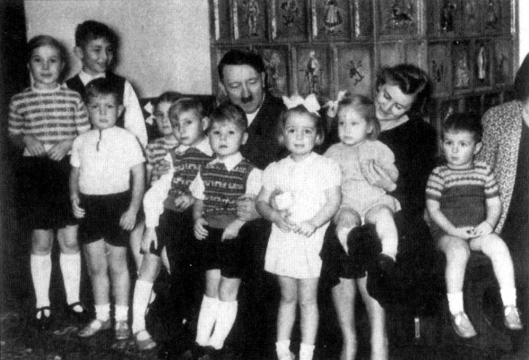 Иллюстрация к книге — Загубленная жизнь Евы Браун [i_057.jpg]