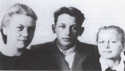 Иллюстрация к книге — Летят за днями дни... [i_004.jpg]