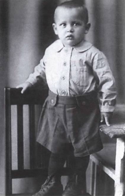 Иллюстрация к книге — Летят за днями дни... [i_005.jpg]