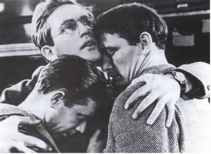 Иллюстрация к книге — Летят за днями дни... [i_040.jpg]