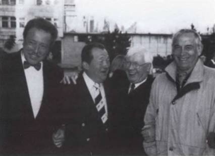 Иллюстрация к книге — Летят за днями дни... [i_060.jpg]